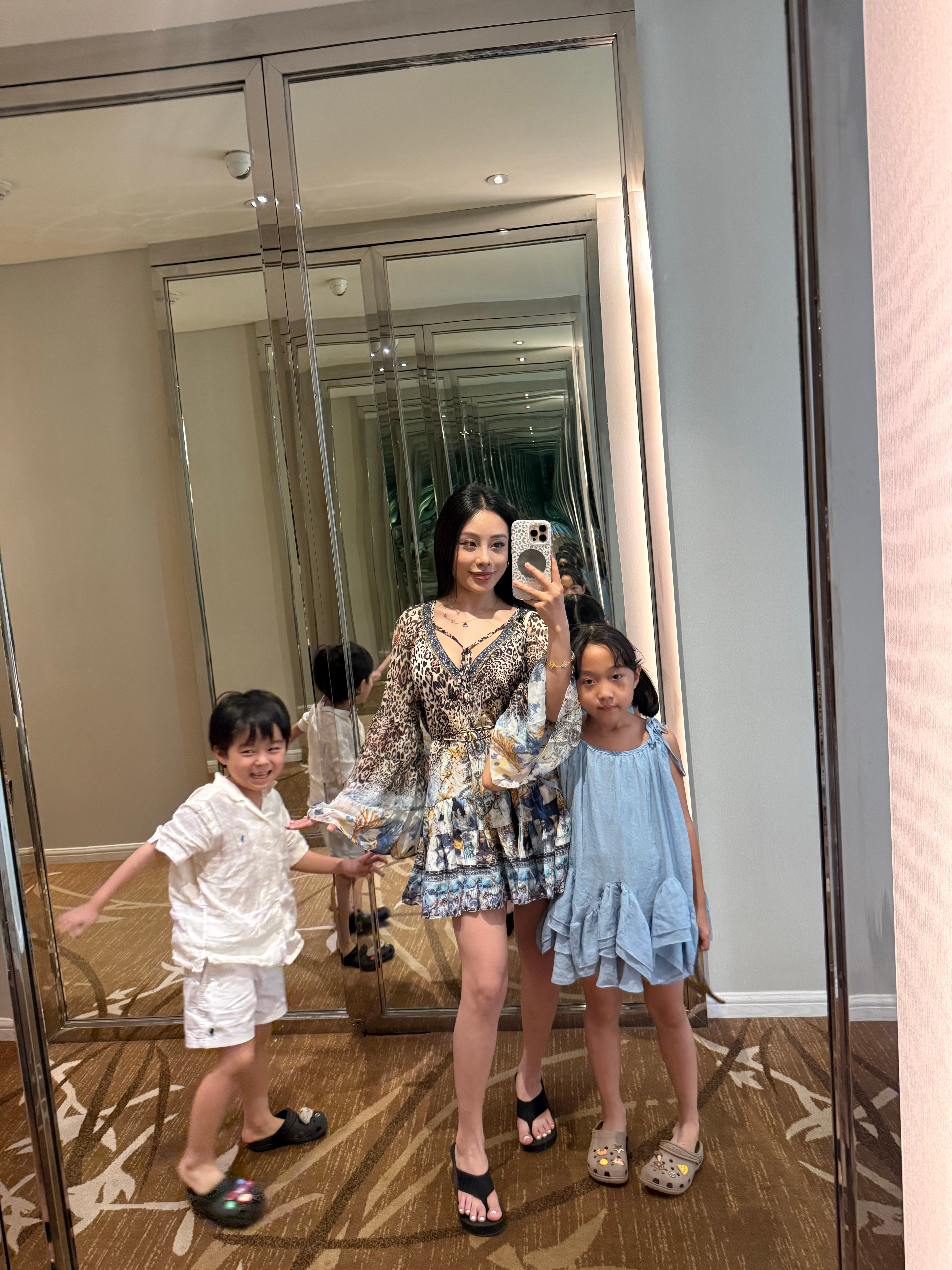 我可能有什么毛病一看着美女帅哥就想要是再生两个再凑一个好字多好长大后想想一大