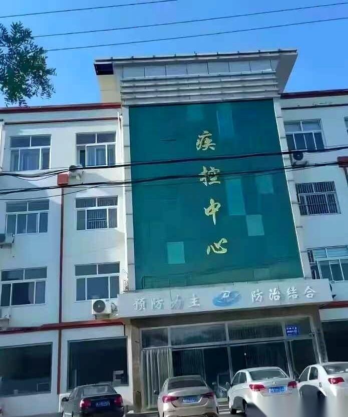 我把白大褂拽下来塞进柜子的那一秒，眼泪都快下来了：终于不用在医院当牛马了！没有