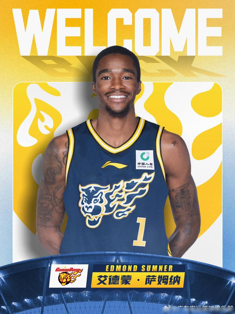 崔永熙从NBA回来的第一堂训练课，是被队医用担架抬着做完拉伸的。左膝十字韧带撕裂，这伤放在别人身上至