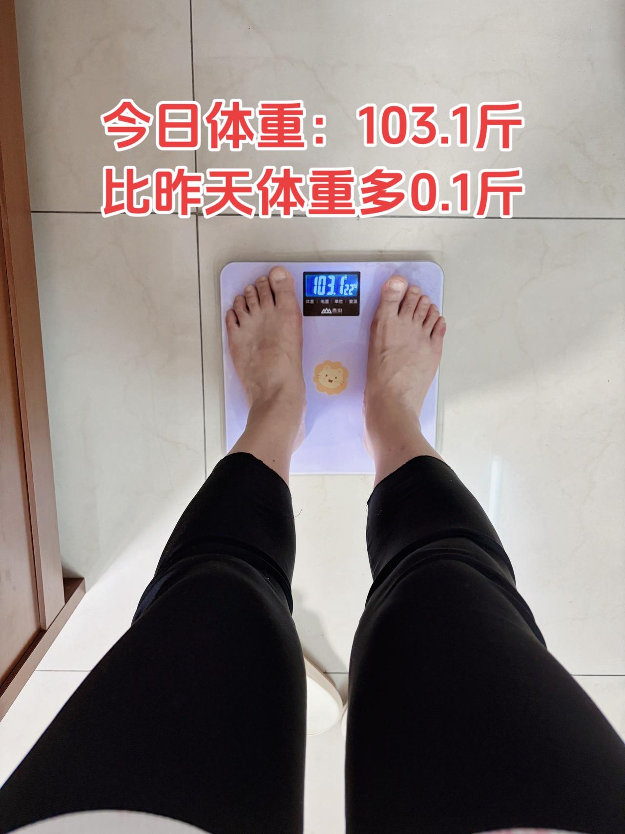 自律减脂健康餐，目标95斤，加油今日减脂早餐：玉米馒头+苹果+番茄+鸡蛋+黑咖