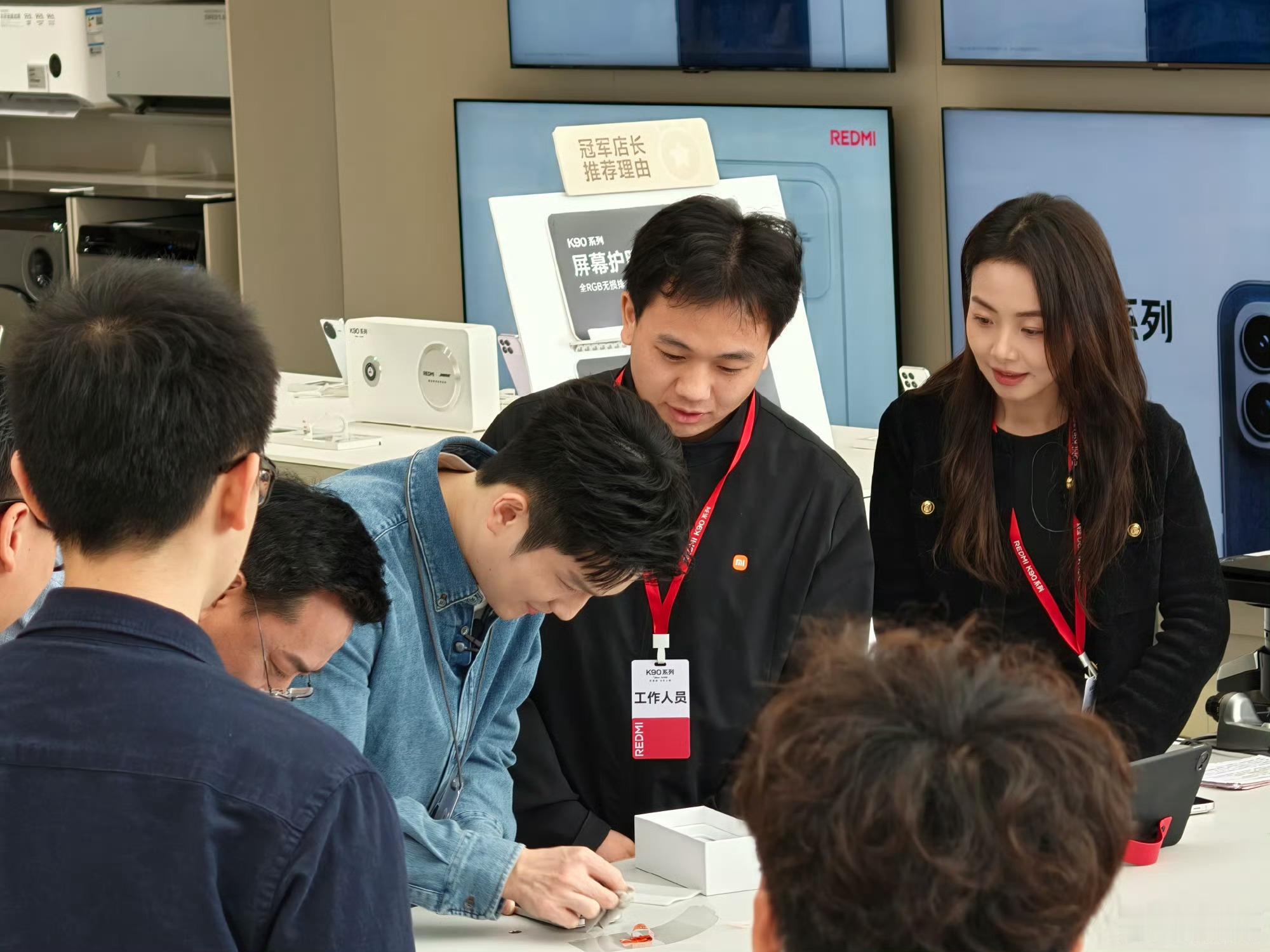 原来认真做小事的男生这么有魅力，樊振东不仅在赛场上是意气风发的大魔王，私下里更是