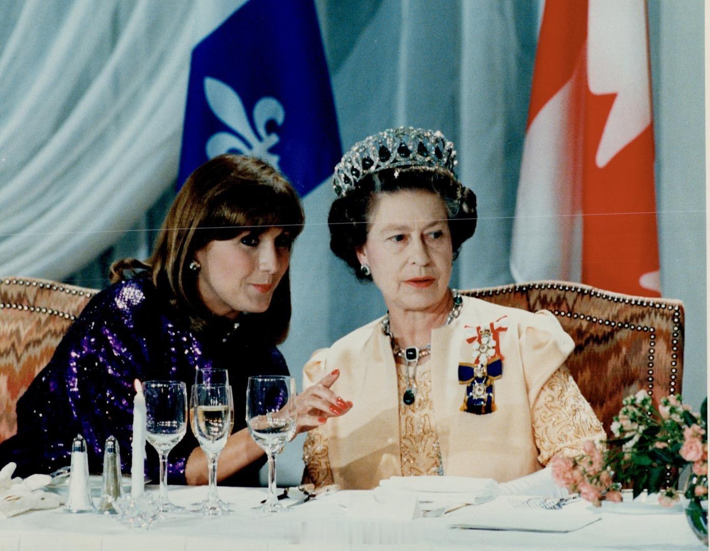英国王室1987年10月23日，伊丽莎白二世女王在加拿大魁北克参加由
