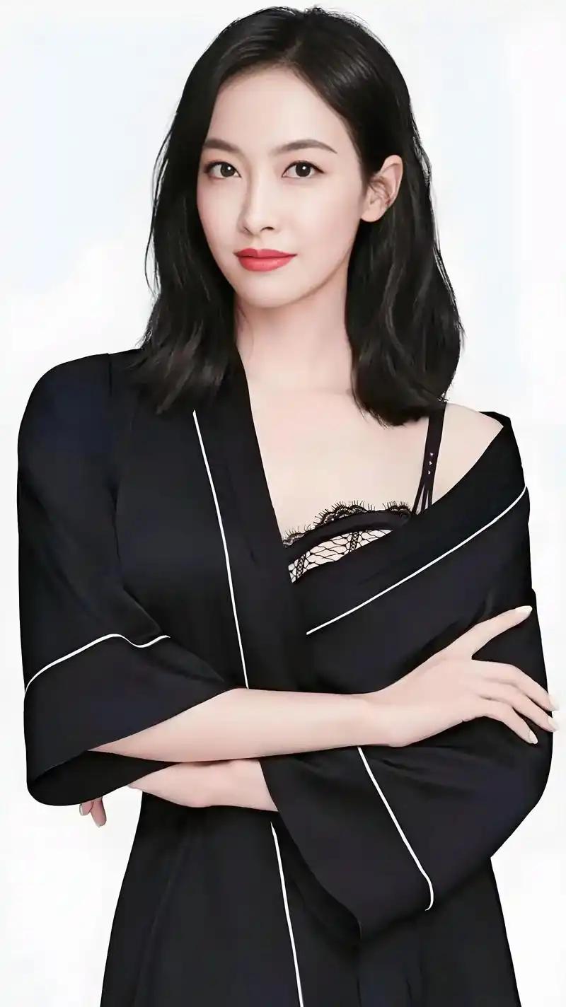 1.宋茜现在都不怎么宣传某部电影了，主要是败绩已成定局，那部电影现在连成本都收