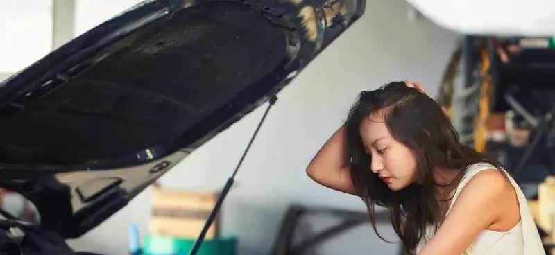车送去保养，当时我的诉求是正常保养一次。再把被小区大门夹伤的地方开始生锈了，喷漆