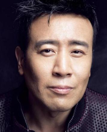 1996年，于和伟喝醉后想从南京长江大桥跳下一死了之，可没想到，女朋友宋林静知道