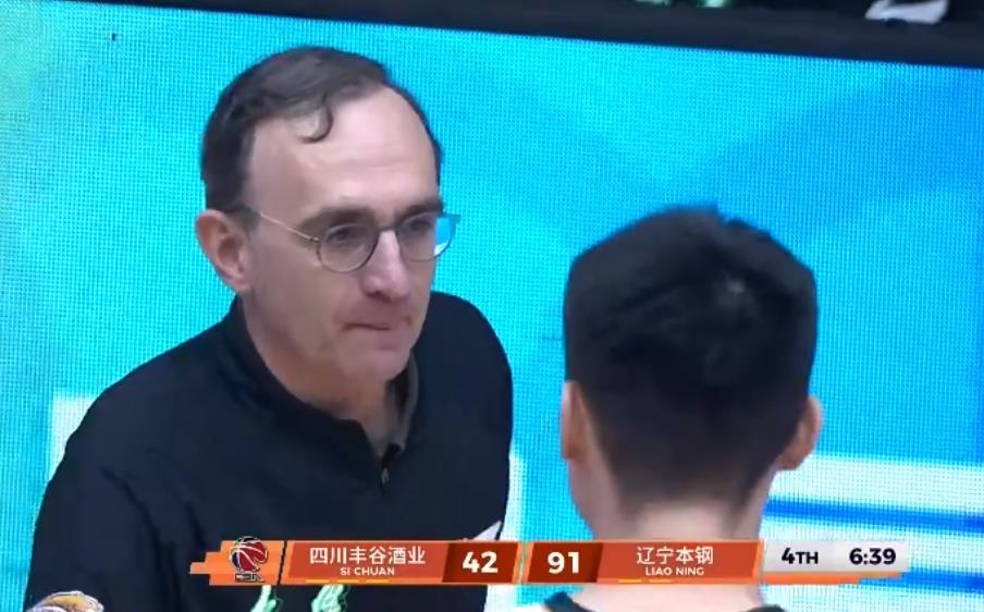 乌戈再一次拾起辽宁队教鞭，一场52分的大胜，虽然是面对最弱的四川队，但能够看出球