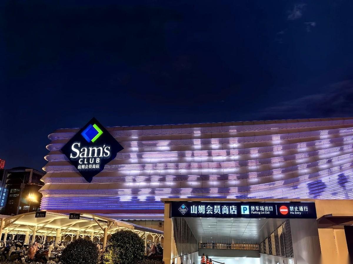 苏M、皖M、苏L……点名了啊，都听到了没？扬州山姆开业，欢迎大家来。这通告写