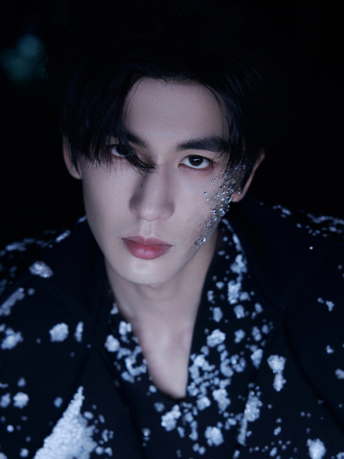 张凌赫元气张凌赫祝十一月快乐张凌赫元气，是满分chill感的凌赫上线送祝福啦