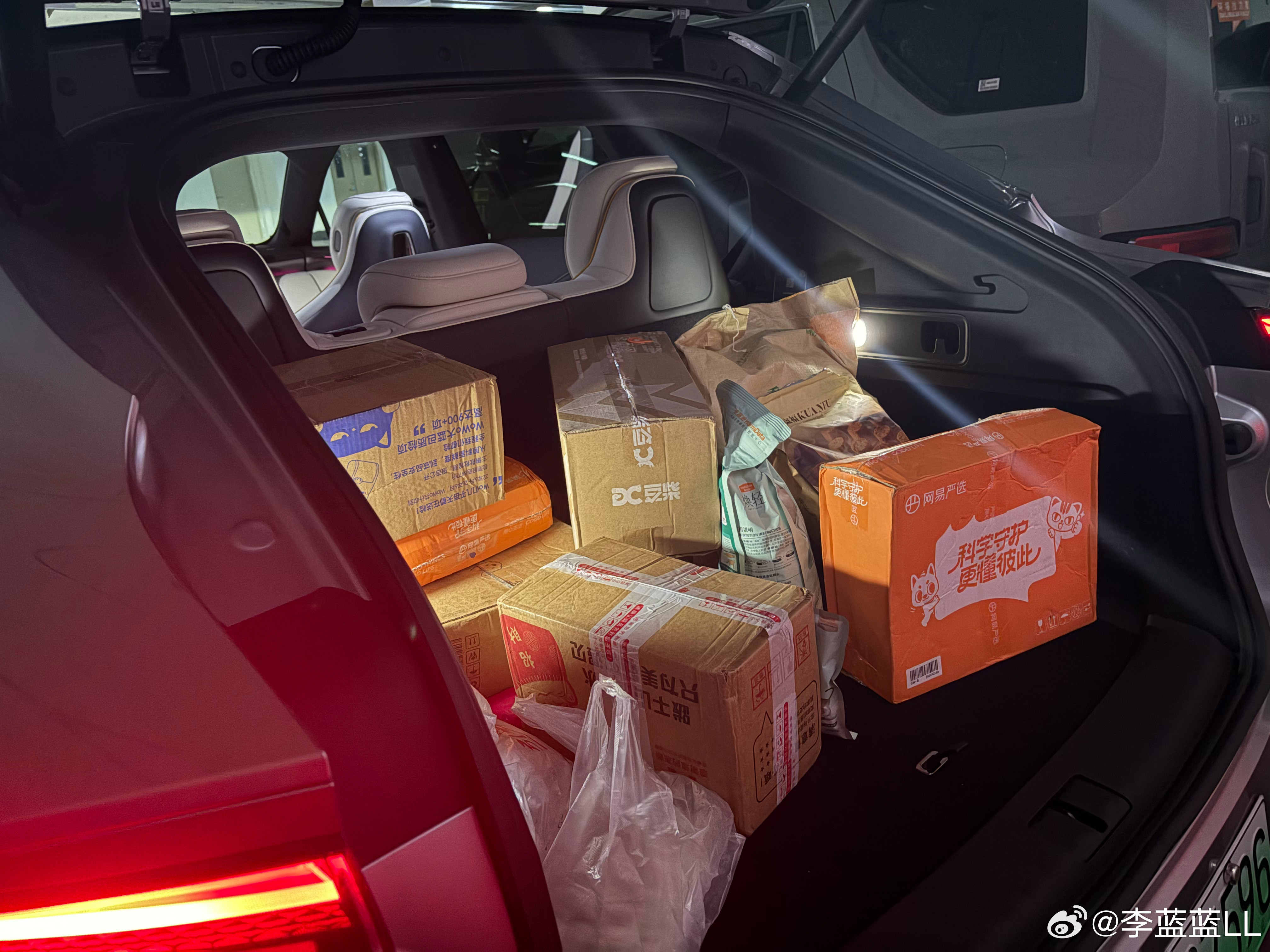 我是发现了，我是家里最省钱的那个！最近打算给猫咪换粮，一直吃宠率，想试试别的牌子