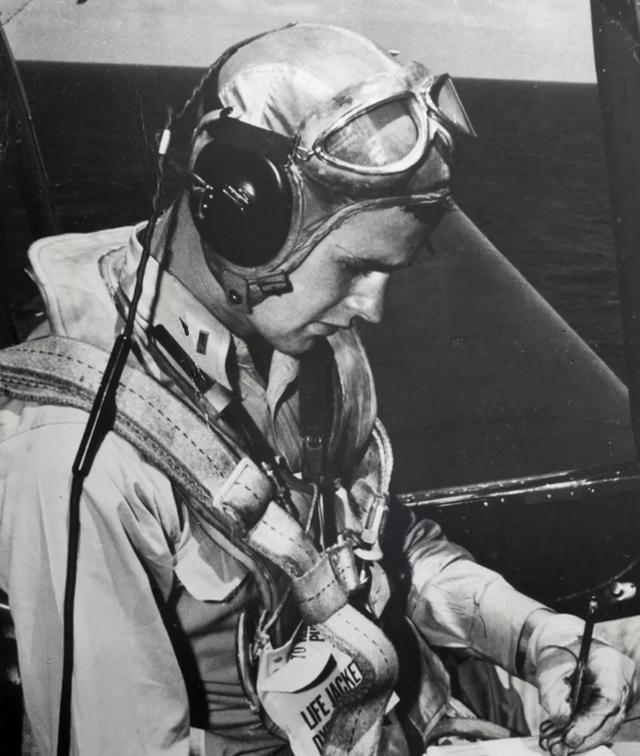 曾有网友提出一个轰动性的观点：我们要打击日本右翼势力、回击历史否认，最好的办法不