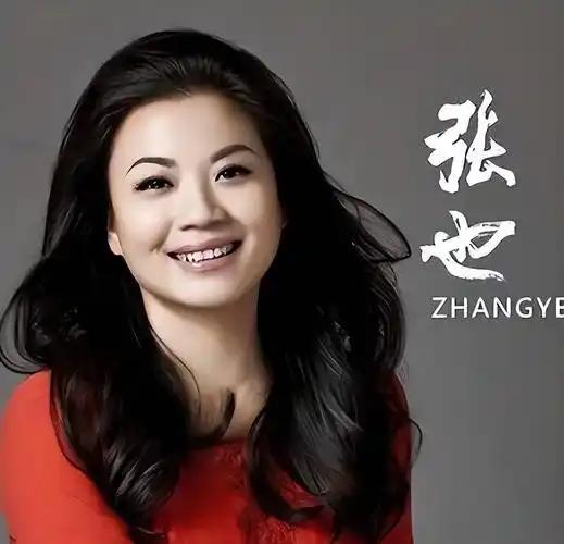 张也，于音乐之境熠熠生辉，似璀璨星辰，多年来凭春晚舞台上的动人歌声，征服无数观众