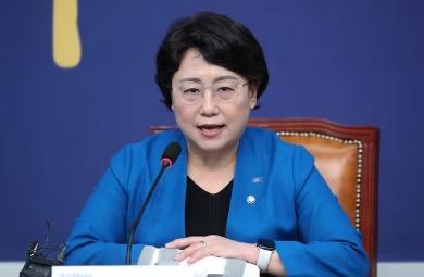 祖国革新党：“应立即中止对李在明总统的审判”祖国革新党于6月8日召开记者会，