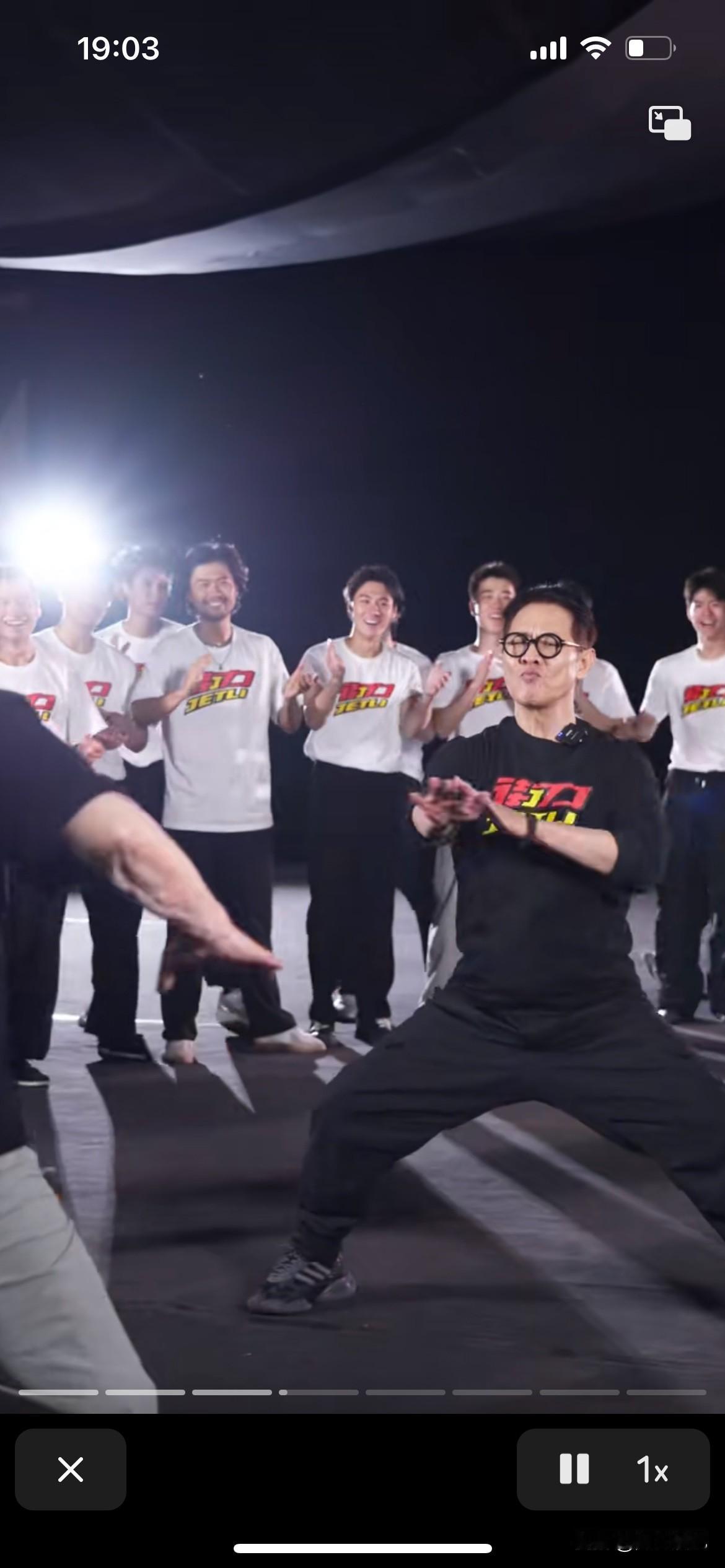 李连杰自创打麻将拳功夫，为什么李连杰打出来就是功夫，马保国老师五连鞭打出来就是耍