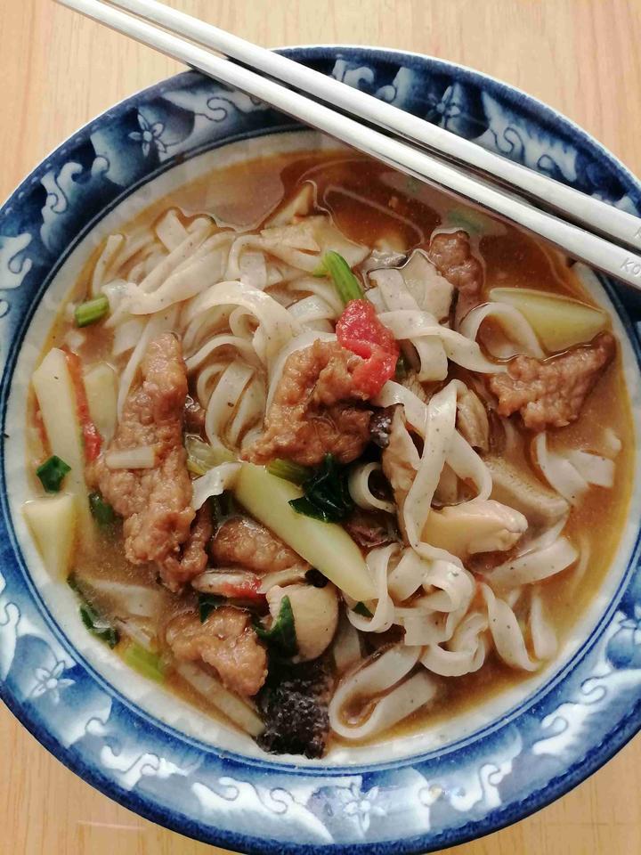 从我们这里买了点黑豆豆面，口感很不错，它的配料除了黑豆，还有荞面，白面，吃了几顿