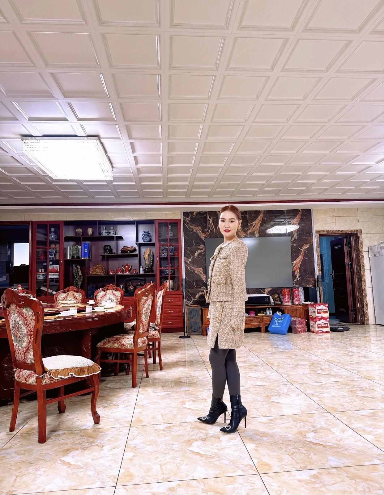 优雅客厅，时尚穿搭，尽显女性魅力大方优雅穿搭