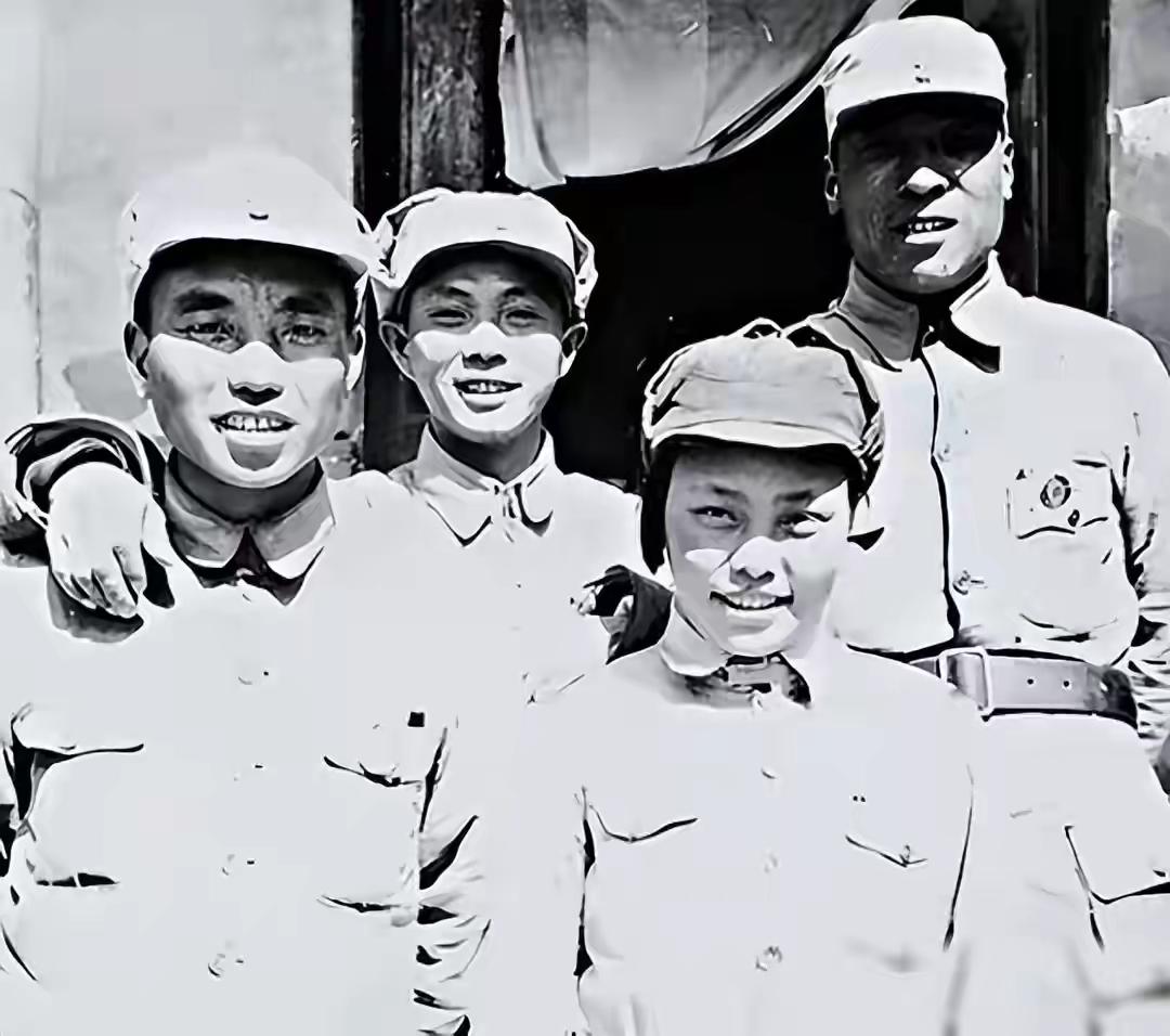 1955年萧克看着位同级成元帅，晚年坦言：当年一步错步步错。授衔仪式在中南海