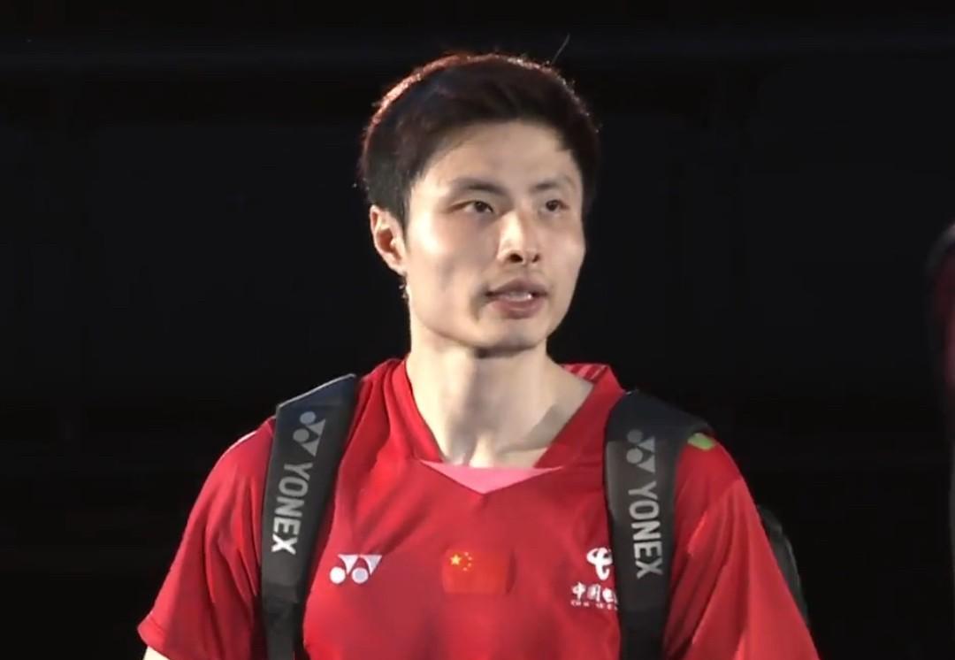 石宇奇晋级男单决赛，明天再与法国人争冠，两人今天奉献精彩的第二局。