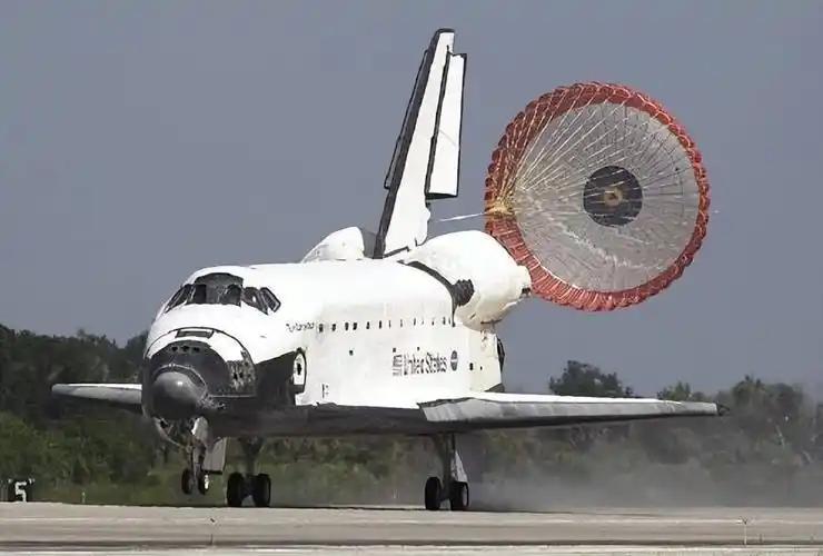 伊朗说它击落了一架”轨道飞行器”。不是MQ-9那种普通无人机——是太空轨道上的无