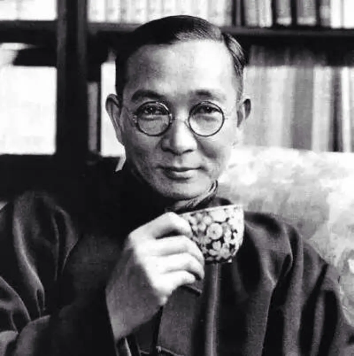 1912年，17岁的林语堂爱上了厦门巨富的千金陈锦端，陈父嫌弃他穷，坚决不同意。