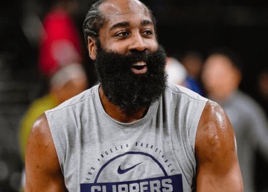 联盟一直在压哈登，为哈登改规则，奖项的标准也是随登应变，要是在同一个标准下评比，