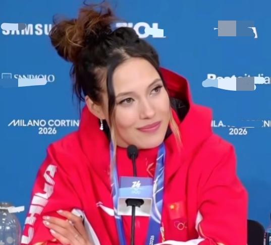 这个记者提问的水平真的很Low，而且透着令人厌恶的功利心！他问谷爱凌，今天是