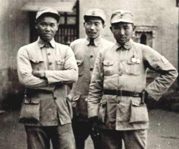 抗战中八路军科长被俘，司令陈再道想用一个团去救，不料出发前一女子却送来科长亲笔信