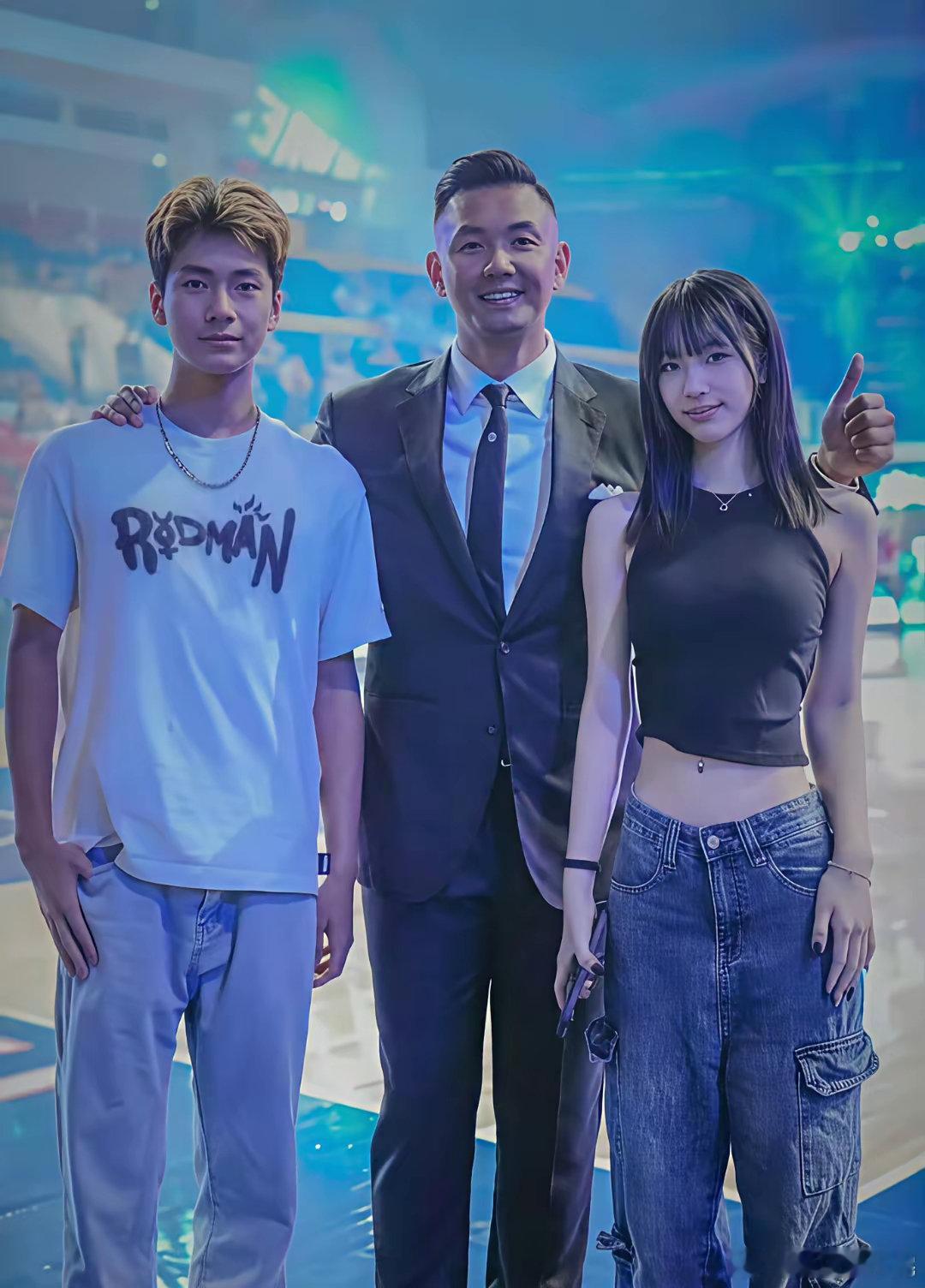 小S女儿和她大姐家的儿子，基因还是不错​​​