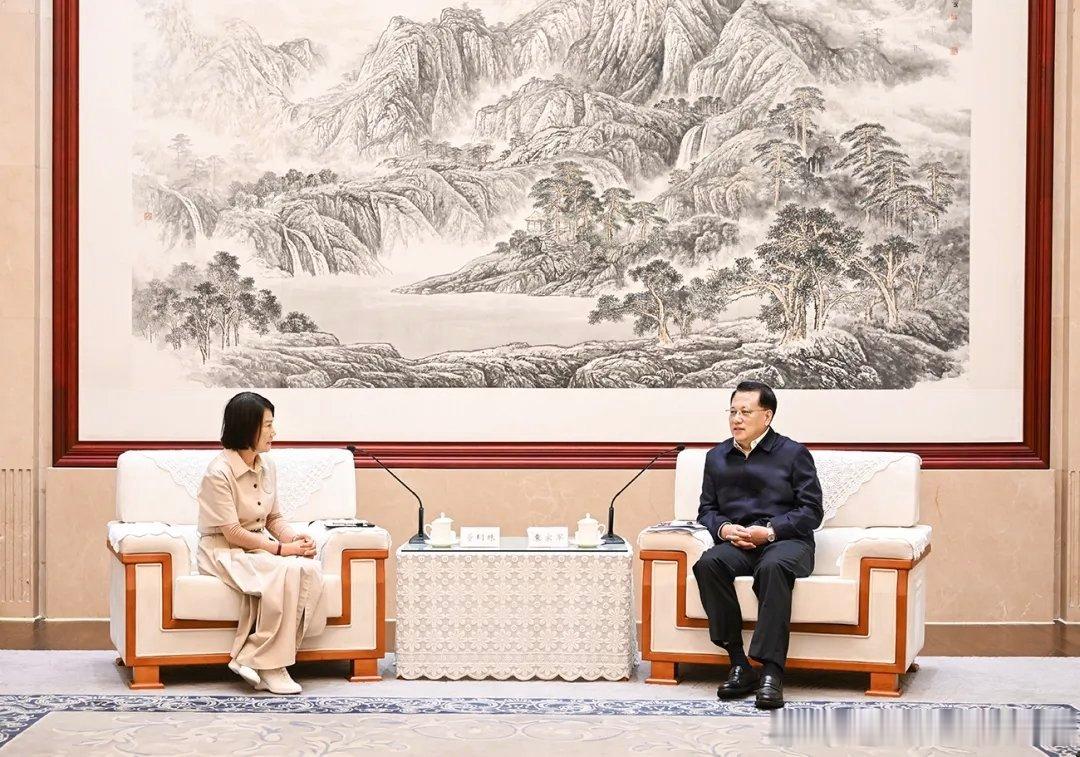 9月14日上午，袁家军、陈新武会见董明珠一行。​​​