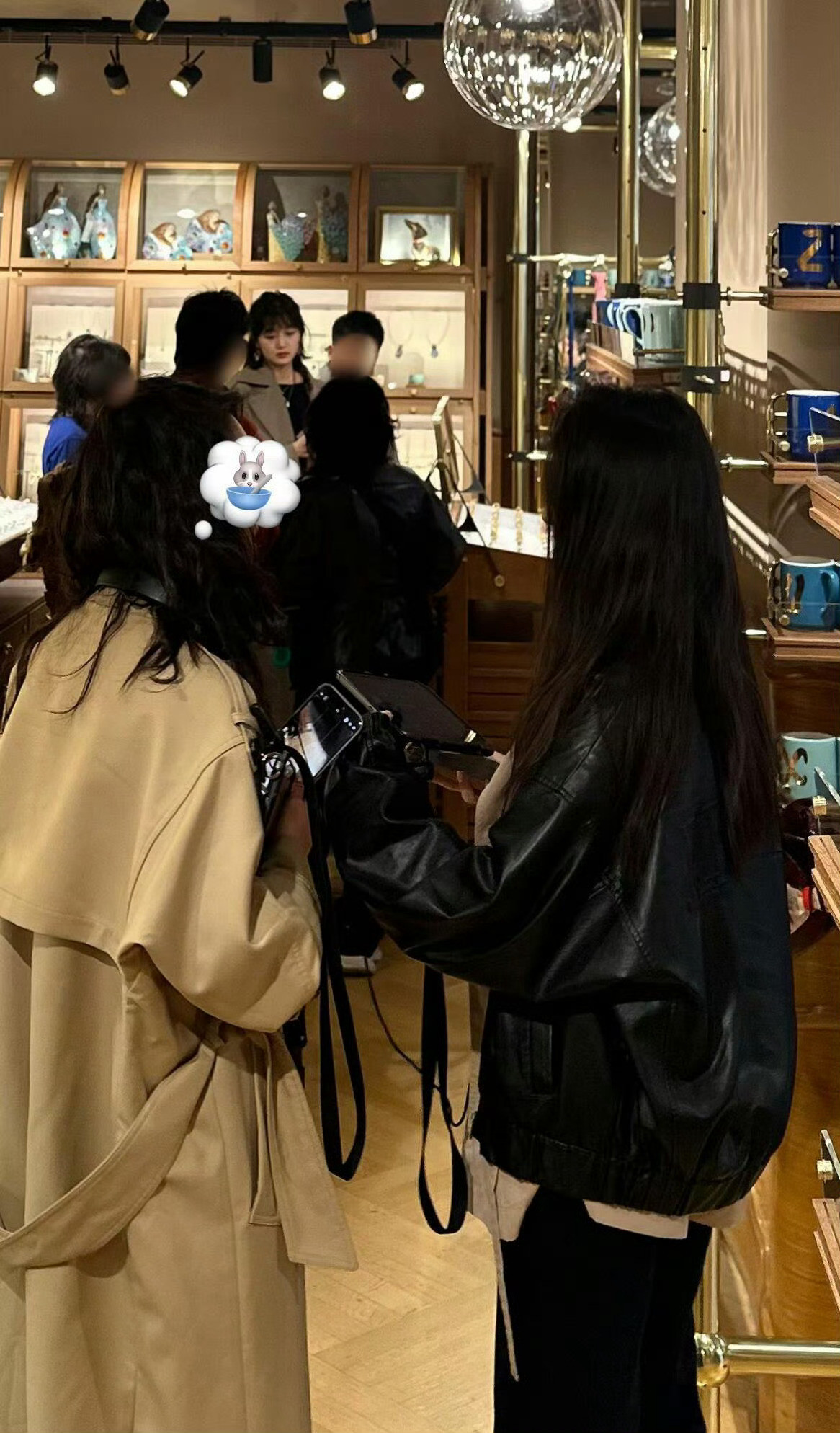 西班牙偶遇孙千西班牙偶遇孙千，生图直出都美到犯规，颜值在线、气质出众，这才是内