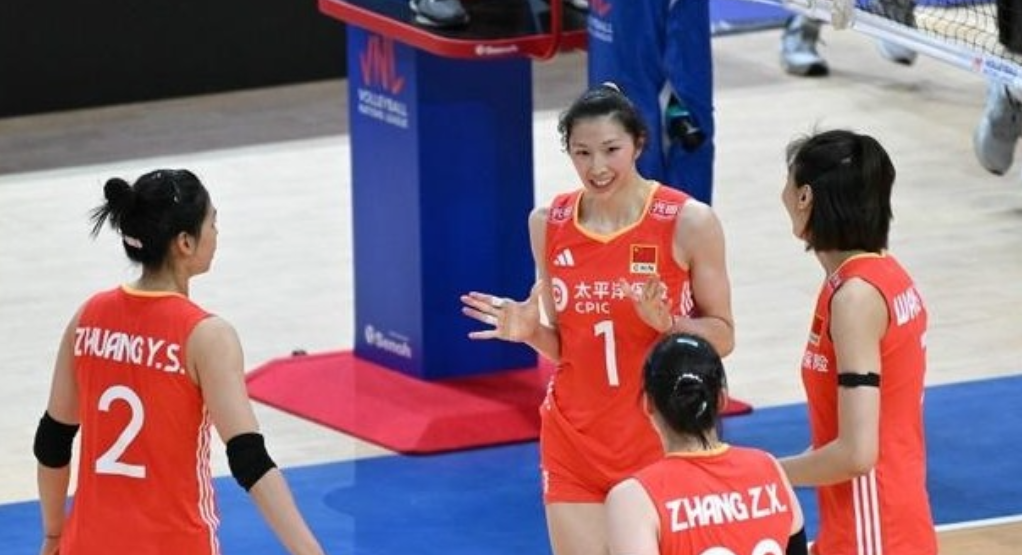 中国女排1-3不敌法国，球员评分如下1，李盈莹（95分）替补上场后，头脑非