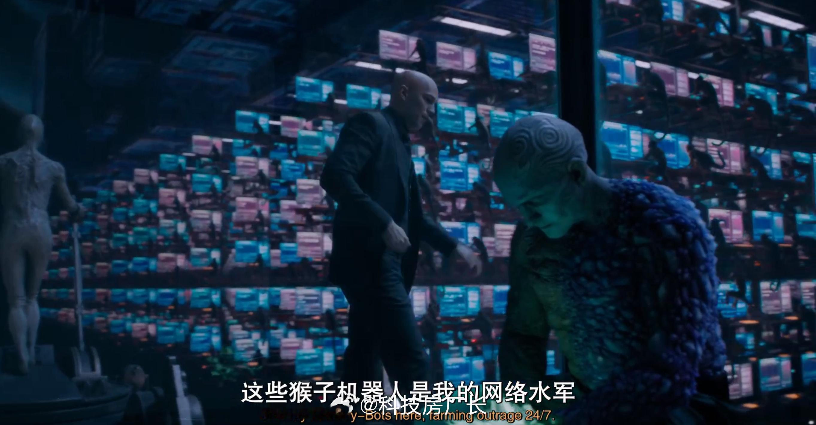 《超人》电影中的猴子机器人，专门负责抹黑用[笑着哭]​​​