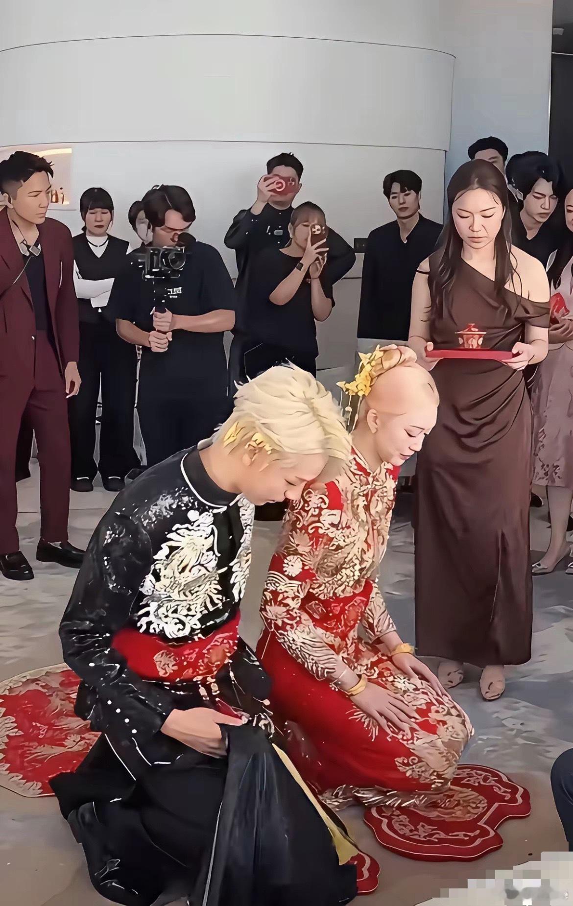 新娘对不起第一眼以为是光头新娘然后才知道是染了头发