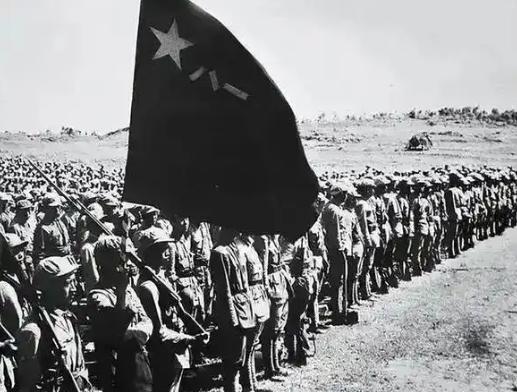 1938年，日军500人屠戮山西一处村镇后满载撤退，八路军千余人在雪地里疾行25