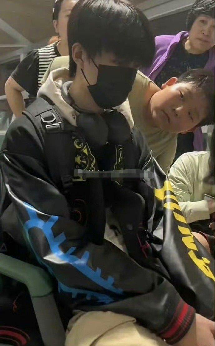 明星被拍时的第三视角，原来这么窒息啊！​​​