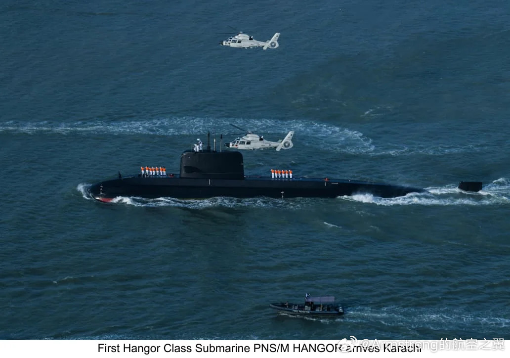 直-9EC护送基斯坦海军"汉果"号抵达卡拉奇