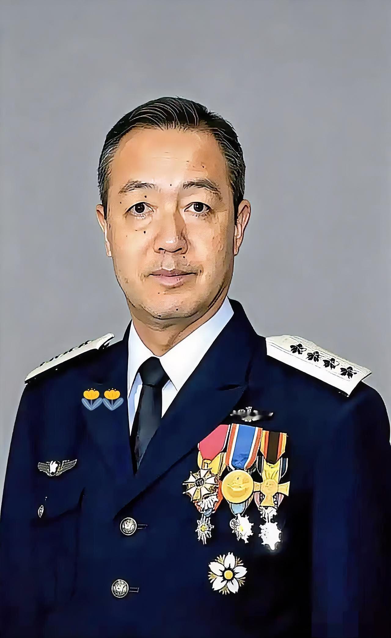 日本公开道歉日本陆上自卫队最高长官荒井正芳公开致歉。原因是他10日在福岛县进行