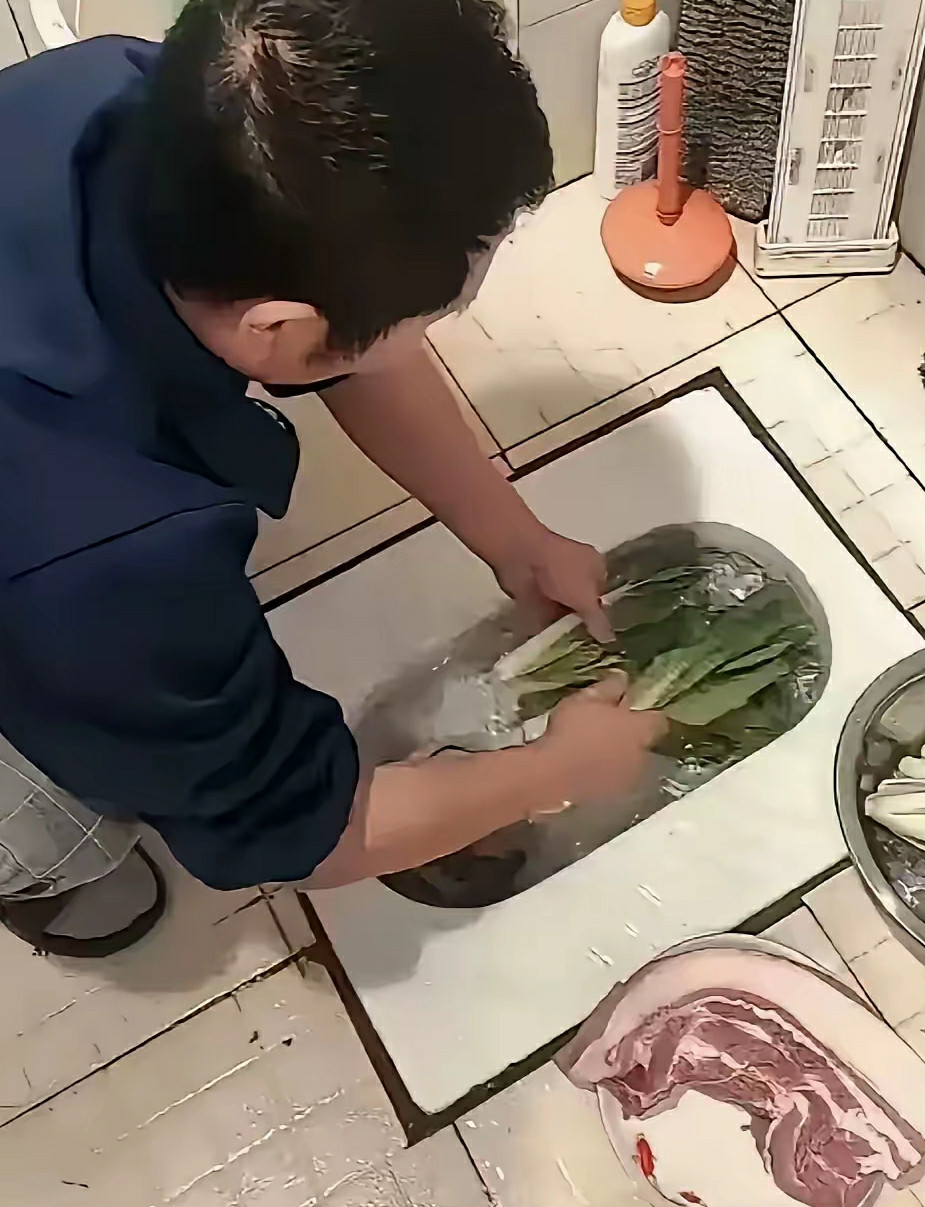 大哥太聪明了，洗菜盆都省了。