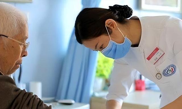 14亿人口的中国，每天会有多少人去世？真实数据敲响了警钟！2024年末，中国人