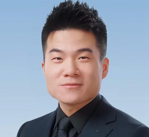 罗永浩爆料说董宇辉一年赚二三十亿，之前网上传言董宇辉年收入28亿元，结果董宇辉辟