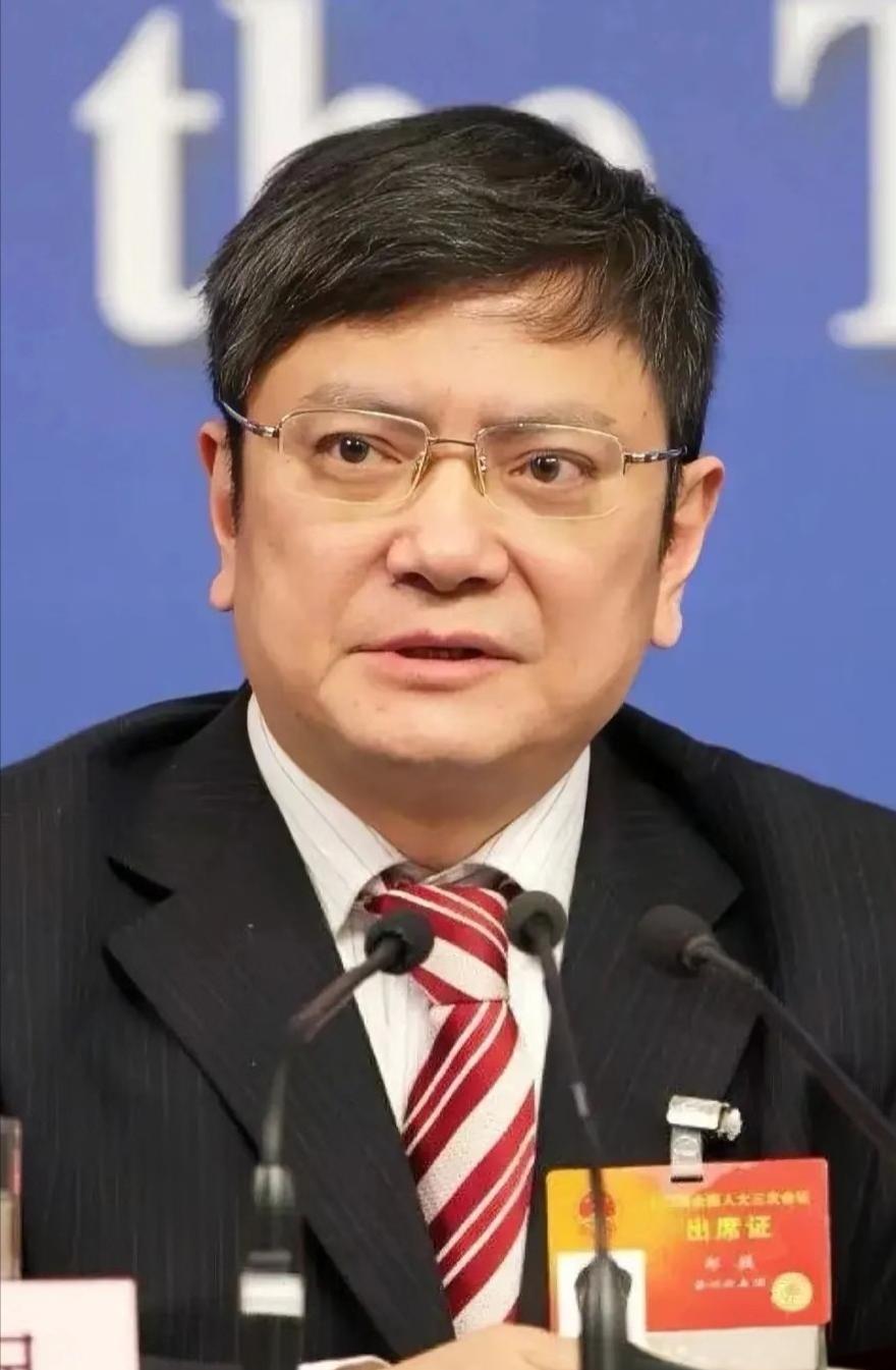 郑强教授的一段话，狠狠戳中了无数做父母的痛点：“凡是儿子不回来的地方，你买套房