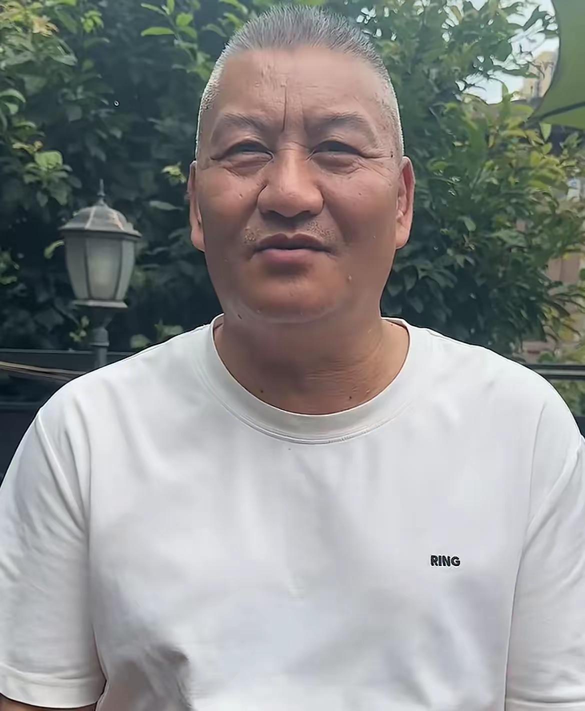 梁实今年高考成绩423分，四川历史类二本分数线455分，差了30多分。对于年将花
