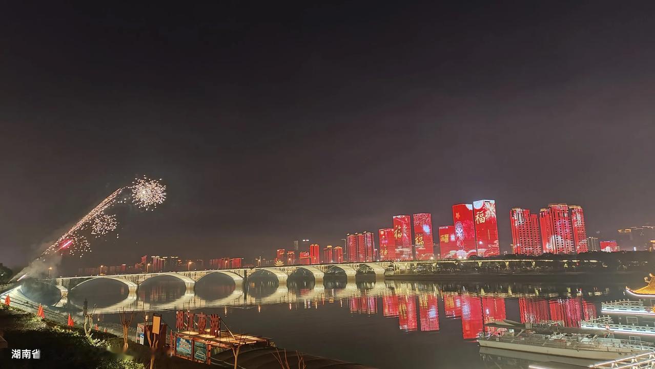 我打算今年过年的时候，彻底放飞一下自我，一个人开车去广西。我很喜欢旅行，喜欢到