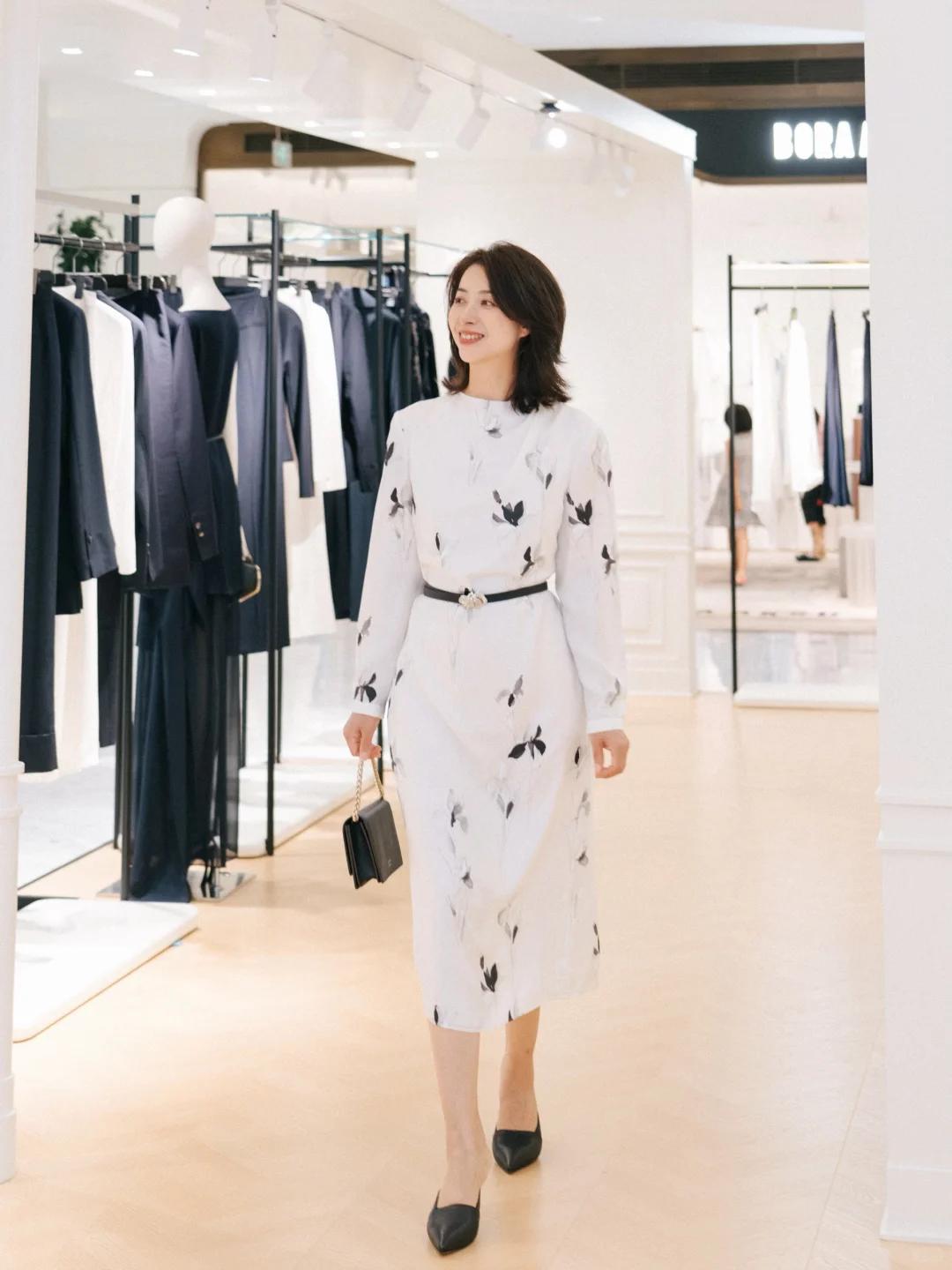 50岁穿碎花裙也太绝了！优雅减龄不装嫩✨真的劝50+的姐姐们，春天别总穿纯色