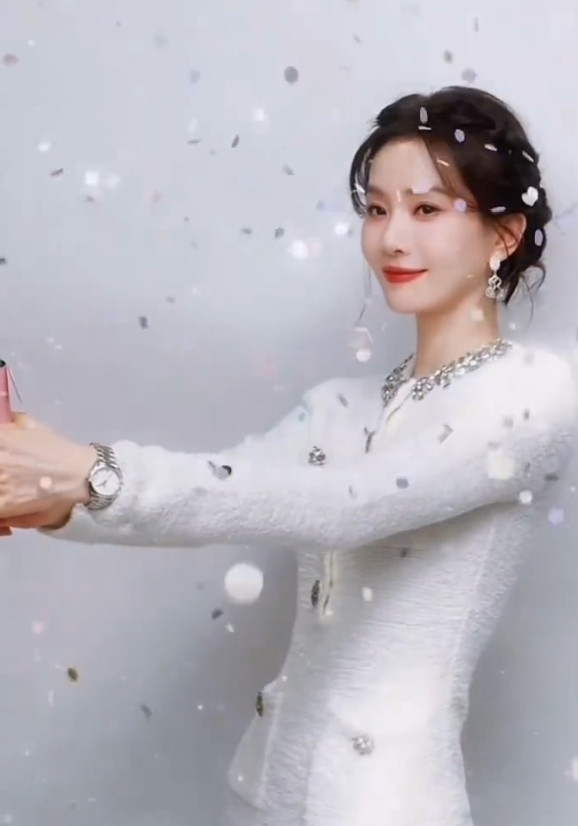 谁懂刘诗诗的吸金力？​一年一部剧躺赢，代言覆盖高奢到日常，账户数字狂跳《一念关