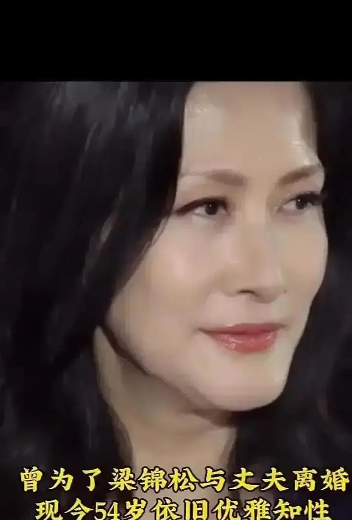 50岁娶奥运冠军，22年没离！当年全网赌他们撑不过三年。民政局没等到离婚，