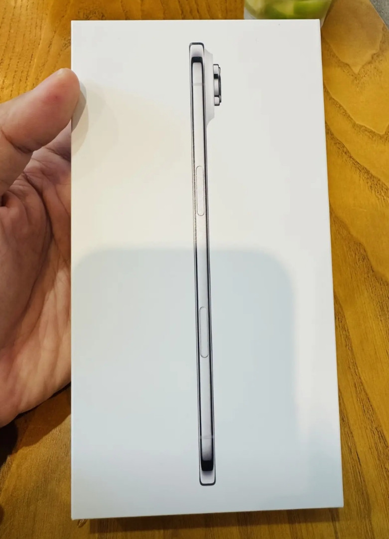 很多人就是见不得人吹华为超越苹果，一点都不行。iphoneAir能卖7999不给