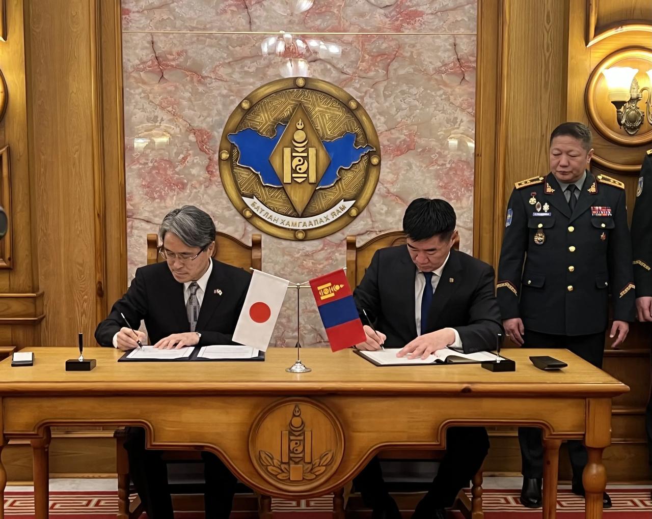 穷疯了，蒙古居然邀请日本天皇到访，还说要在他的领土上吊念日本兵，这真是天大的笑话