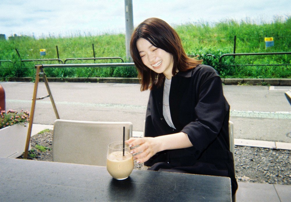 日娱新闻南琴奈フィルム1本分の時間旅行。南琴奈と歩く雨上がりの多摩川【撮影＝圓