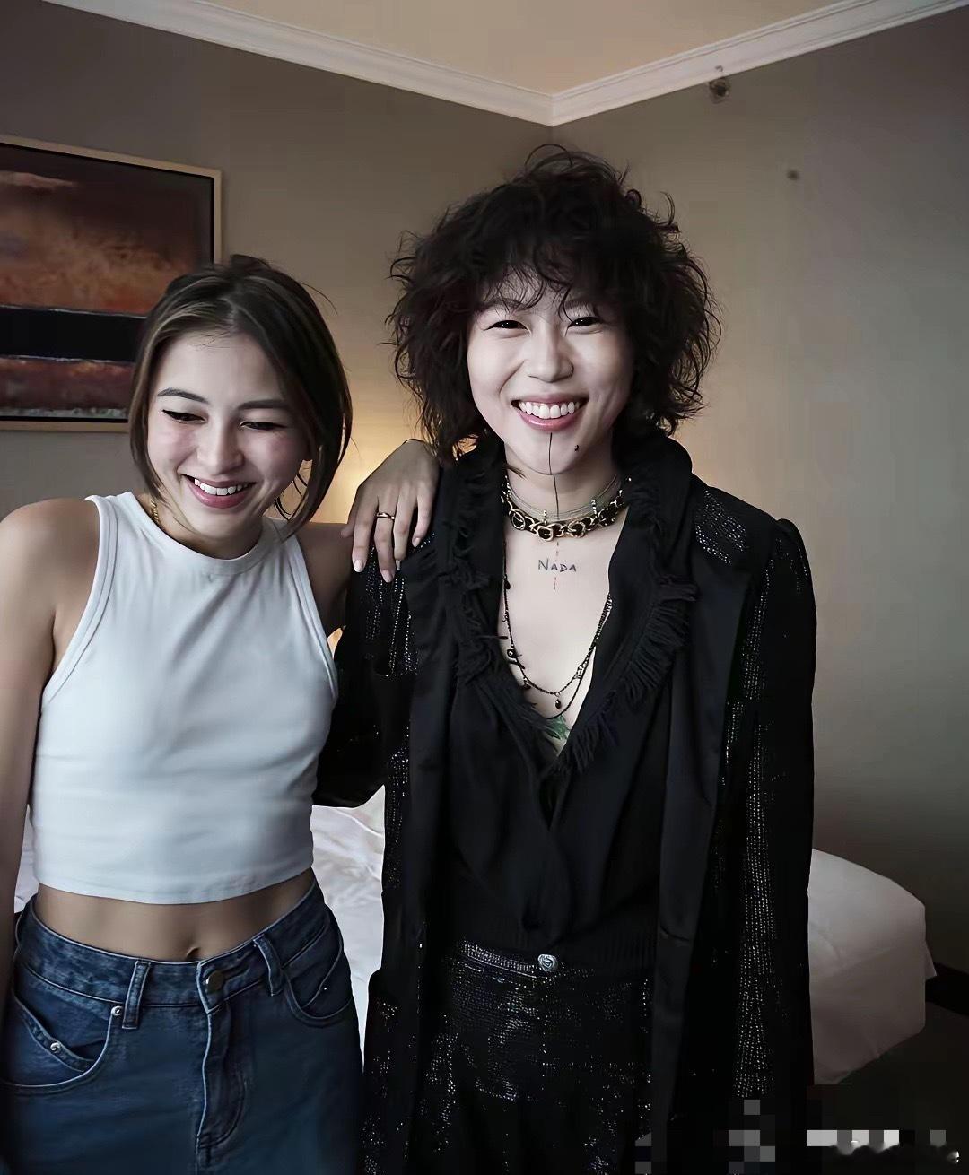 王菲估计头都大了，这女儿管还是不管好啊