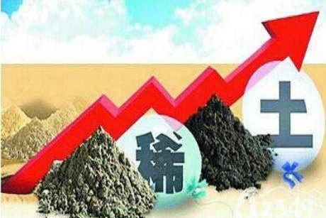 高市早苗这次算是把牌桌掀了，直接亮出三张底牌：材料、规则、人才，目标赤裸裸：全面